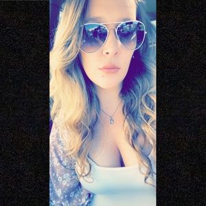 Meet your Posher, Hillary